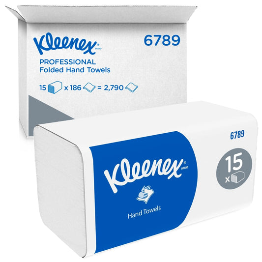 Ein Karton Kleenex® Falthandtücher von Kimberly-Clark GmbH (weiß, Zwischenfaltung) enthält 15 Packungen mit je 186 Blatt - insgesamt 2.790 Einweghandtücher. Blaues und weißes Branding; offener Versandkarton im Hintergrund sichtbar.