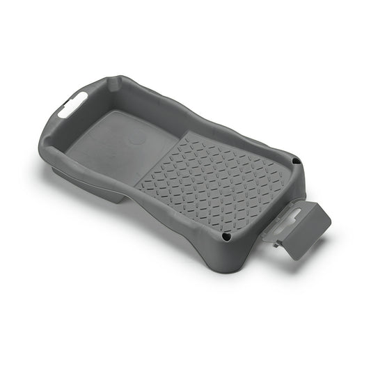 Die Nölle Profi Brush Mini-Lackierwanne (12 x 22 cm) von Nölle Profi Brush Bürsten- & Pinseltechnik e.K. ist eine graue Farbwanne aus Regranulat mit erhabenen Rändern, einer strukturierten Oberfläche, geformten Griffen und einem abnehmbaren Ausguss.