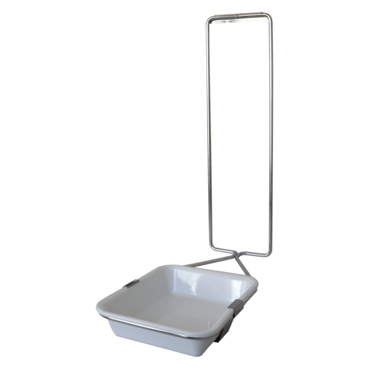 Die Dr. Schnell Abtropfschale für Spender von DR.SCHNELL GmbH & Co. KGaA ist eine rechteckige weiße Abtropfschale aus Kunststoff, die an der Basis eines hohen, rechteckigen Metallrahmens befestigt ist, der aufrecht vor einem schlichten weißen Hintergrund steht.