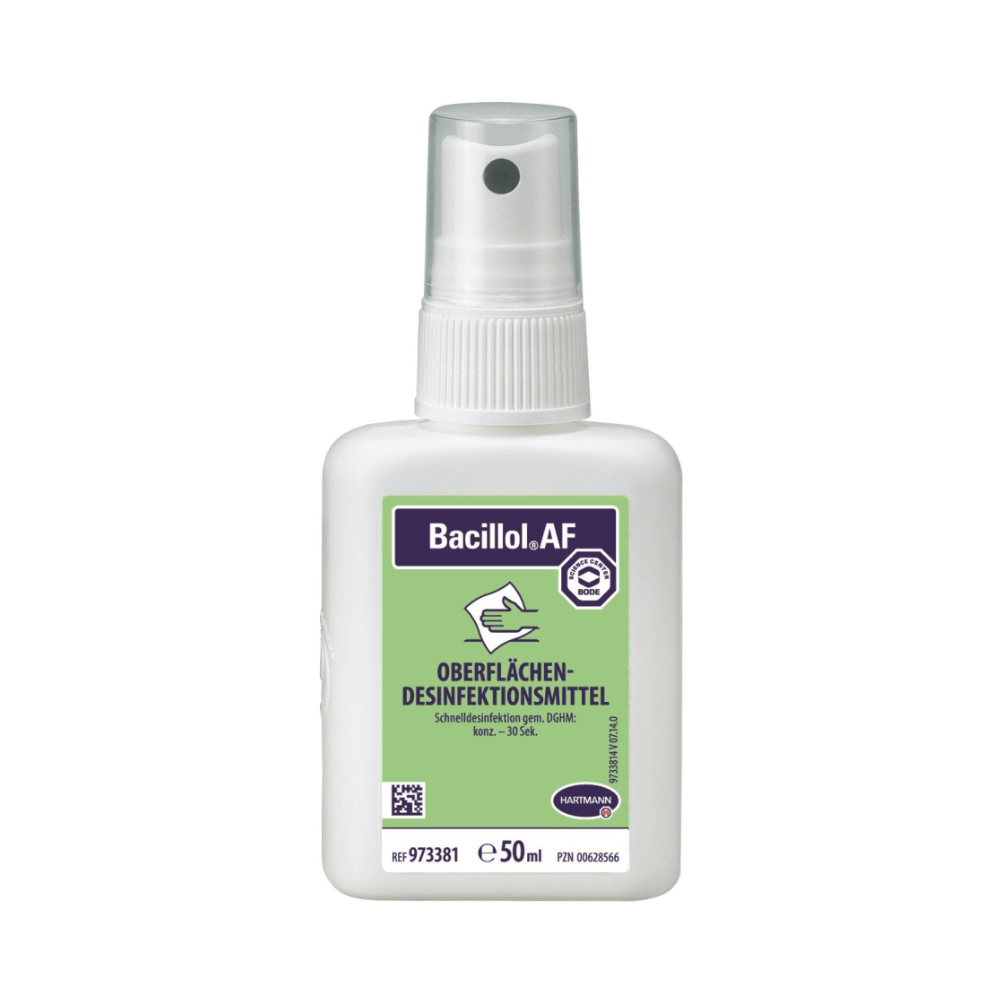 O sticlă de spray dezinfectant pentru suprafețe BODE Bacillol® AF. Este vorba despre un recipient alb de 50 ml, cu inscripții violet și verde, care indică faptul că este vorba despre un dezinfectant pentru suprafețe produs de Paul Hartmann AG.
