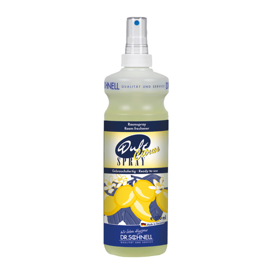 Eine 500 ml Sprühflasche DR.SCHNELL Duftspray Citrus Raumerfrischer der DR.SCHNELL GmbH & Co. KGaA, mit frischem Zitronenduft und zweisprachigem (deutsch/englisch) Etikett mit Zitrusmotiv und weißem Sprühkopf.