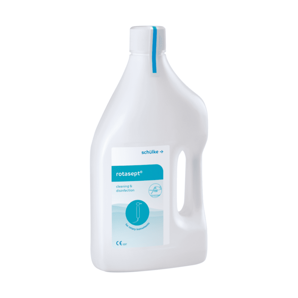 Într-o sticlă albă din plastic cu mâner se află soluția gata de utilizare Rotasept® pentru curățare și dezinfectare (2 l) produsă de Schülke & Mayr GmbH. Pe etichetă, pe lângă detaliile produsului, sunt prezentate și imagini cu instrumente în rotație, care indică utilizarea acestuia pentru dezinfectarea instrumentelor.