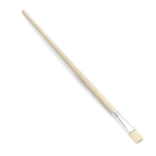 Der Nölle Profi Pinsel Gussowpinsel mit hellem Holzstiel, weißer Metallzwinge und reinen hellen Chinaborstenborsten ist schräg auf weiß angeordnet – ideal für vielfältige Maltechniken. Marke: Nölle Profi Brush Bürsten- & Pinseltechnik e.K.