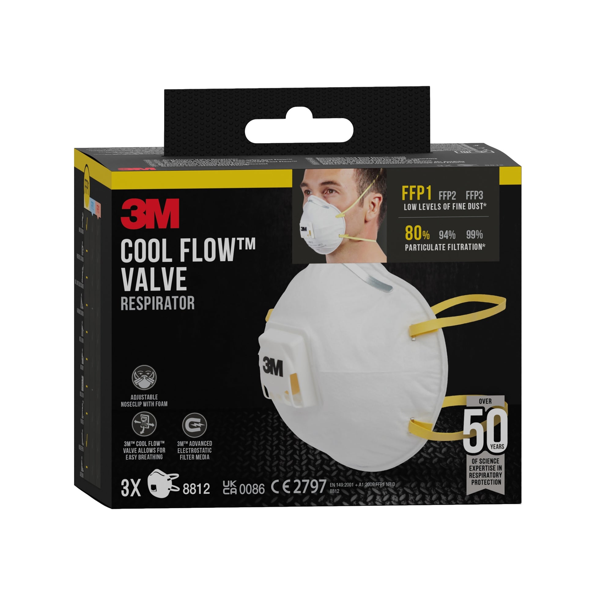Eine schwarze Schachtel der 3M™ Cool Flow™ Partikelmaske 8812, FFP1, mit Ventil (3er-Pack) von 3M Deutschland GmbH zeigt eine Person, die die Maske trägt, und hebt den FFP1-Schutz, die Produktmerkmale und über 50 Jahre Erfahrung mit sauberer Luft hervor.