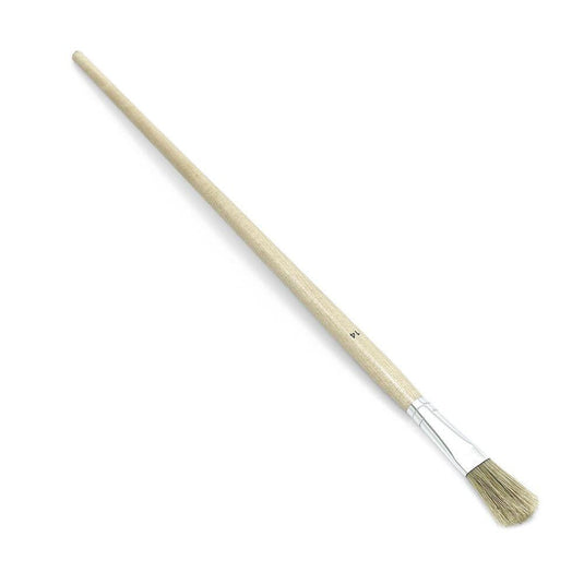 Peria de trasat Nölle Profi Brush, renumită pentru calitatea sa artizanală, are un mâner din lemn și o inelă metalică albă. Perii săi din păr de porc chinezesc, de culoare deschisă și ușor despărțiți, subliniază competența mărcii în domeniul tehnicii periilor și pensulelor.