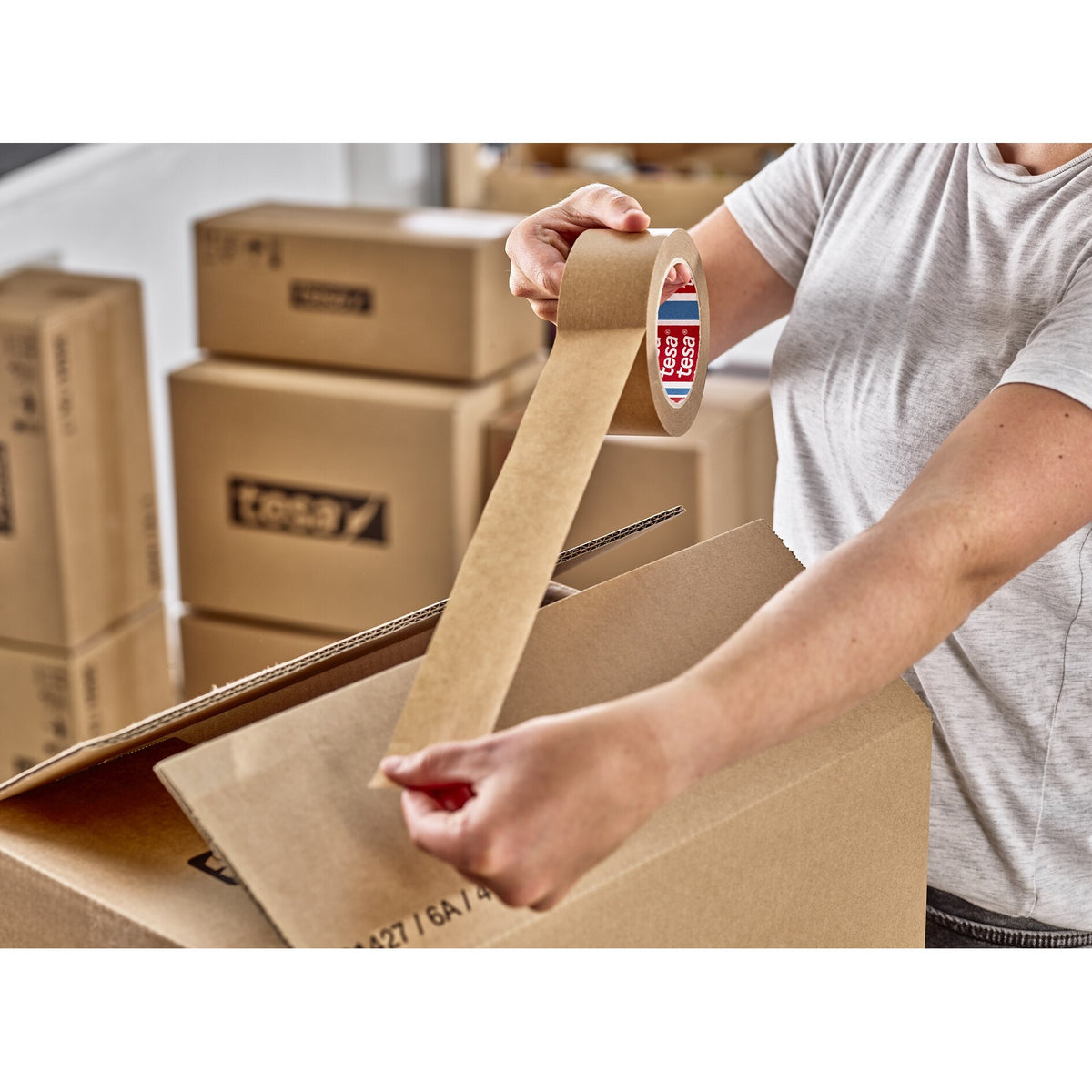 tesapack Papier Premium, braun – Anwendung