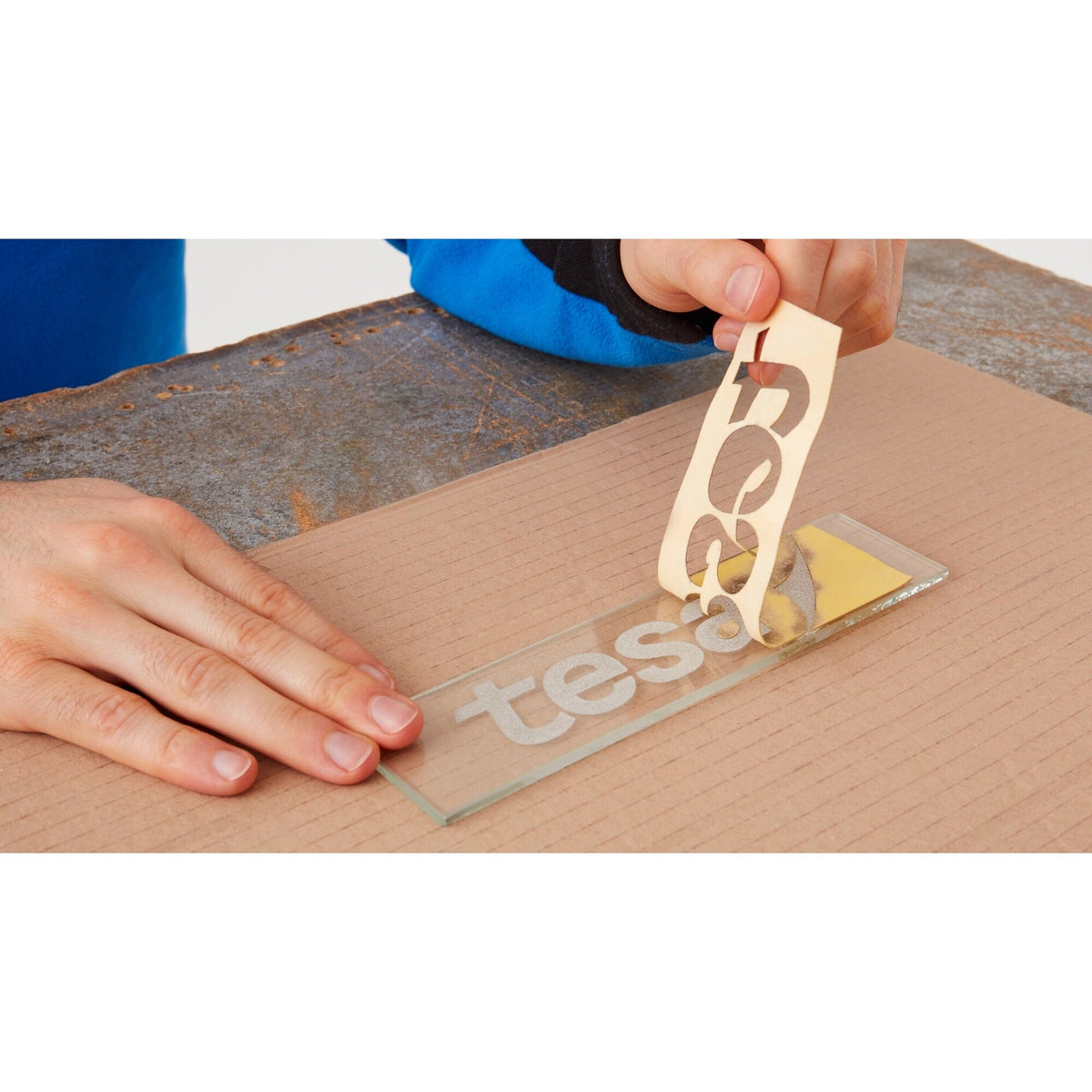 tesakrepp 4434 Elefantenhaut Spezialabdeckband, gelb – Anwendung