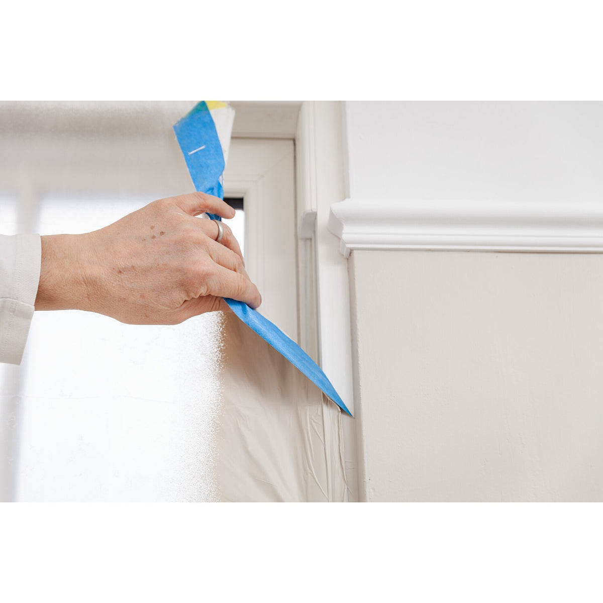tesa Professional 4470 Doppelseitiges Präzisionskrepp, 25 m x 25 mm, blau – Anwendung
