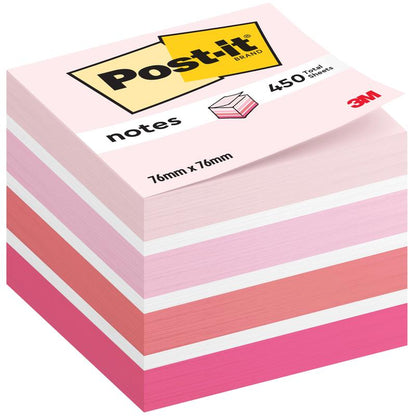 Un teanc de cuburi Post-it®, 76 mm x 76 mm, 450 foi pe bloc, de la 3M Deutschland GmbH. În nuanțe de roz, alb și piersică; ambalajul poartă logo-ul "Post-it" și indică certificarea 100% PEFC.