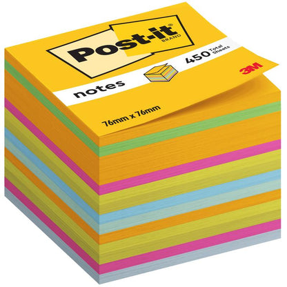 Cubul de notițe Post-it® de la 3M Deutschland GmbH, culori ultra (76 mm x 76 mm, 450 foi/bloc) aduce ca bloc de notițe practic - 100% certificat PEFC, SGSCH-PEFC-COC-110078, culoare vibrantă pe birou.