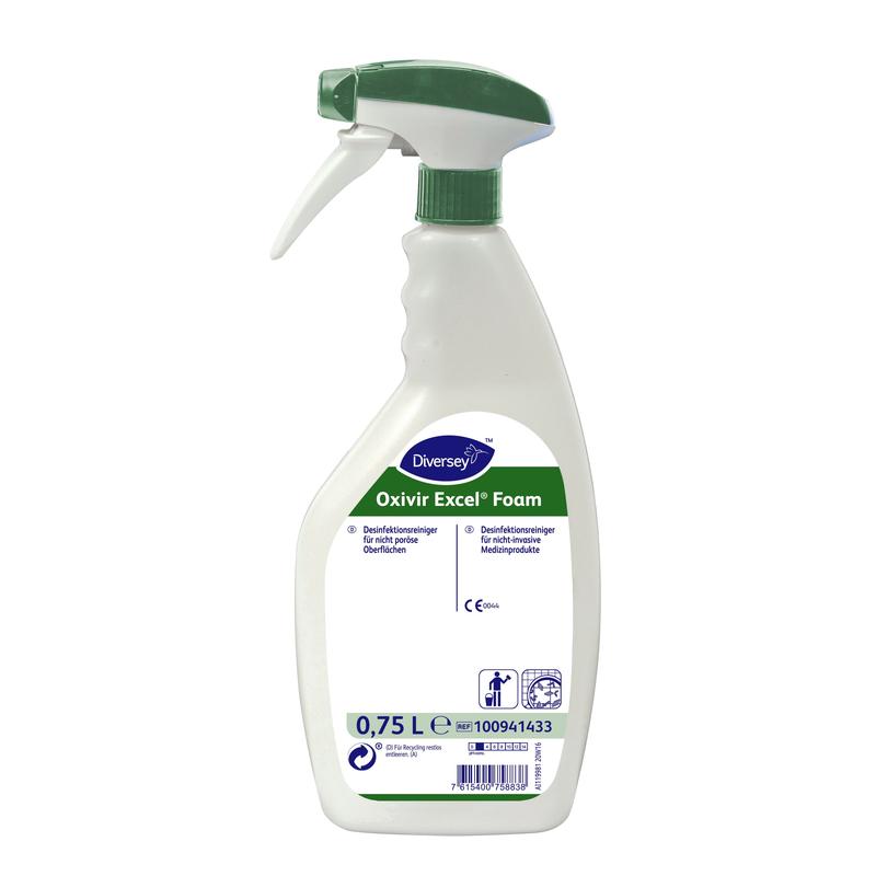 Un dezinfectant spumant Oxivir Excel™ de 750 ml cu AHP, gata de utilizare, de la Diversey Deutschland GmbH & Co. OHG, este prezentat cu un pulverizator de spumă și un cap de pulverizare verde-alb pe un fundal alb.