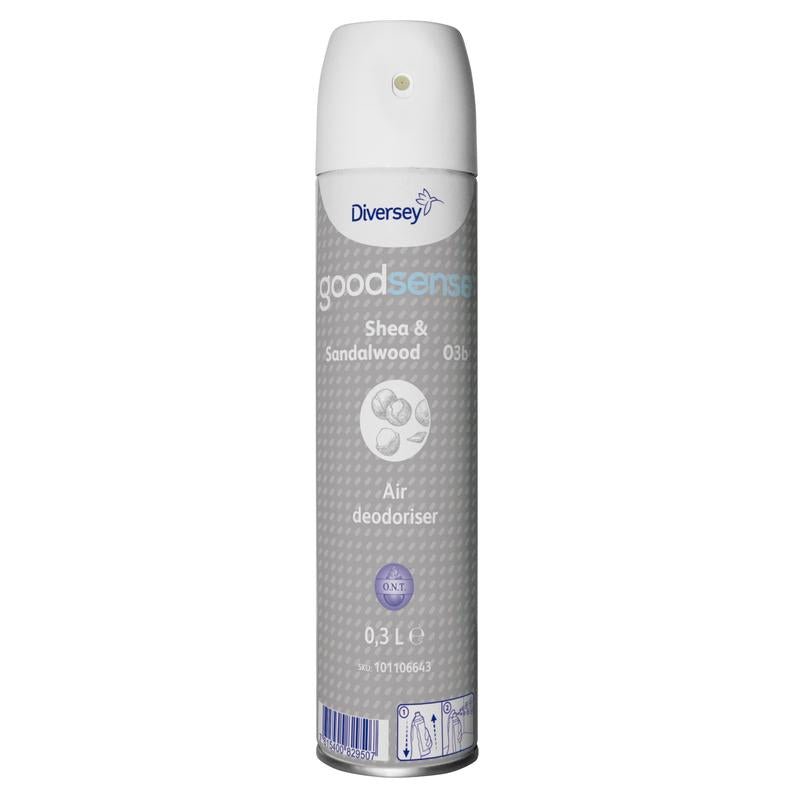 Un recipient aerosol înalt, cilindric, de 300 ml, de la Diversey Good Sense Shea & Sandalwood Spray pentru încăperi - odorizant și neutralizator de mirosuri al Diversey Deutschland GmbH & Co. OHG, predominant alb și gri, cu text, simboluri și un pulverizator în partea de sus.