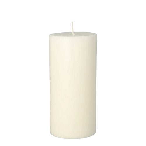 O lumânare cilindrică PAPSTAR (Ø 70 mm, 150 mm) din 100% stearin colorat integral de la PAPSTAR GmbH stă vertical cu fitilul neaprins pe un fundal alb.