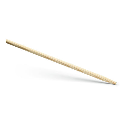 Un singur mâner de dispozitiv Nölle Profi Brush 28x1.400 mm de la Nölle Profi Brush Bürsten- & Pinseltechnik e.K. este ilustrat oblic pe un fundal alb și arată capătul său ascuțit pe partea dreaptă.
