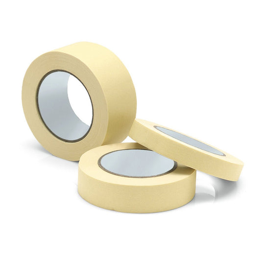 Trei role de bandă de mascare Nölle Profi Brush pentru zugravi, produse de Nölle Profi Brush Bürsten- & Pinseltechnik e.K., de culoare bej, sunt prezentate pe un fundal alb – două în poziție verticală, una în poziție orizontală – cu miezuri de carton vizibile, ideale pentru margini precise de vopsire și lucrări profesionale.