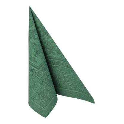 Șervețelul verde PAPSTAR 50 șervețele "ROYAL Collection" 40 x 40 cm al PAPSTAR GmbH, pliat vertical într-un triunghi, prezintă un model discret Paisley pe un fundal alb.