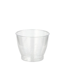 Un pahar clar Starpak 15 din PS robust, cu o capacitate de 0,1l, Ø 6,8cm/5,4cm, stă vertical pe un fundal alb simplu. Paharul din plastic este transparent și este livrat într-un pachet de 15 cu folie termocontractabilă.