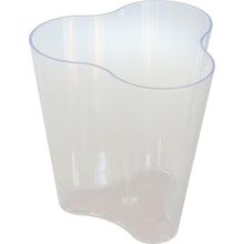 Ein klarer, wellenförmiger Kunststoffbehälter der Duni GmbH, ideal zur Aufbewahrung des Organic Puzzle, groß 64x64x68 cm - Transparentes Design | Packung (68 Stück). Der leere Behälter ist auf einem schlichten weißen Hintergrund abgebildet.