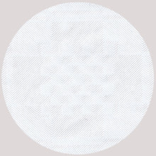 Ein weißes Kreismuster mit dünnen, diagonalen grauen Linien, die geometrische Formen bilden, verleiht dem PAPSTAR Papiertischtuch Damastprägung, 100 m x 1 m, weiss (Folie, 1 Rolle) der PAPSTAR GmbH vor hellgrauem Hintergrund einen eleganten Look.