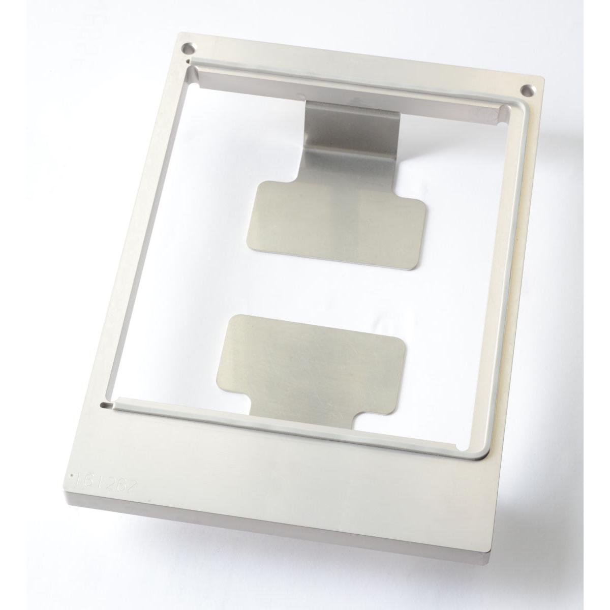 Caseta Duni GmbH DF10/20 pentru cutie de carton este un cadru metalic dreptunghiular (1200 ml, L) cu două plăci plate în interior și mici găuri de colț, perfectă pentru depozitare compactă, ilustrată pe un fundal alb.