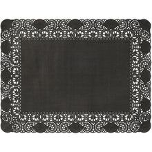 Hârtia decorativă cu margini dantelate Duni GmbH 30x40 cm în negru este o hârtie decorativă de înaltă calitate, de formă dreptunghiulară, cu margini decupate în formă de dantelă și tăietură ondulată - ideală pentru aranjarea elegantă a mesei. Pachetul conține 250 de bucăți.