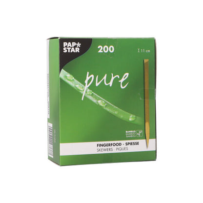 O cutie verde "PAPSTAR" conține 200 de frigărui pentru gustări (11 cm, lemn natural), ideale pentru petreceri. Partea din față prezintă o imagine a unui frigăruie și informații multilingve. Marca: PAPSTAR GmbH.