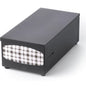 Dispenserul de șervețele Duni GmbH 33er, negru, este un distribuitor de masă dreptunghiular pentru șervețele (1 bucată) cu panou frontal elegant în carouri alb-negru și este prezentat pe un fundal alb.