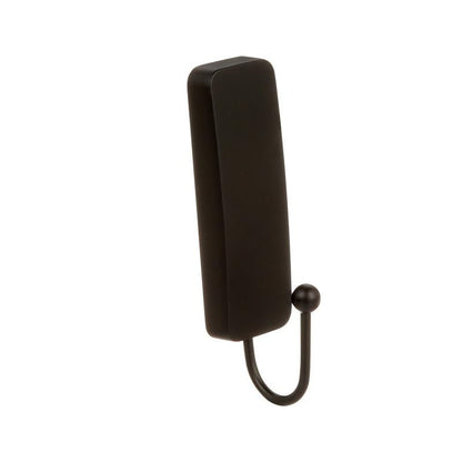 Cârligul Command™ mat negru de dimensiuni medii 17034B de la 3M Deutschland GmbH cu placă de bază dreptunghiulară și capăt curbat este ideal ca cârlig de perete fără găurire, livrat cu 1 cârlig și 2 benzi, izolat pe fundal alb.