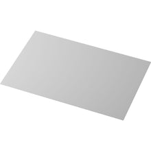 O singură foaie plată, dreptunghiulară, dintr-un material neted, gri deschis - precum seturile de masă din hârtie Duni GmbH 20x30 cm pentru finger food (250 de bucăți) - se află pe un fundal alb, privită oblic pentru a evidenția suprafața sa subțire și uniformă.