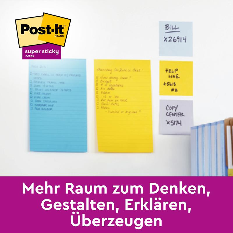 Trei Post-it® Super Sticky Notes de mari dimensiuni, liniuțe (102 mm x 152 mm, 45 de foi/bloc, 100% PEFC) de la 3M Deutschland GmbH în albastru și galben se lipesc cu liste scrise de mână pe un perete alb. Dedicația spune: "Mai mult spațiu pentru a gândi, crea, explica, convinge.