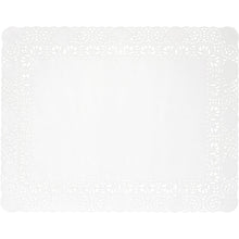 O hârtie decorativă Duni GmbH Deko 20x30 cm în alb, din hârtie de artizanat de înaltă calitate, pachet de 250 bucăți, este dreptunghiulară cu partea centrală solidă și margine filigranată și este ilustrată de sus pe un fundal simplu.