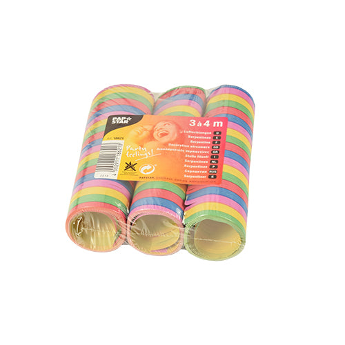 Cele patru serpetine de petrecere 3 serpetine 4m de la PAPSTAR GmbH sunt ambalate într-un pachet învelit în folie cu o etichetă portocalie cu detalii despre produs și un copil zâmbitor - perfect pentru o decorațiune de înaltă calitate!