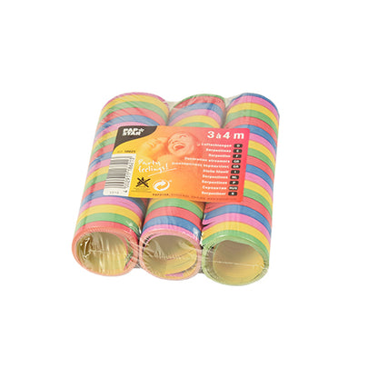 Cele patru serpetine de petrecere 3 serpetine 4m de la PAPSTAR GmbH sunt ambalate într-un pachet învelit în folie cu o etichetă portocalie cu detalii despre produs și un copil zâmbitor - perfect pentru o decorațiune de înaltă calitate!