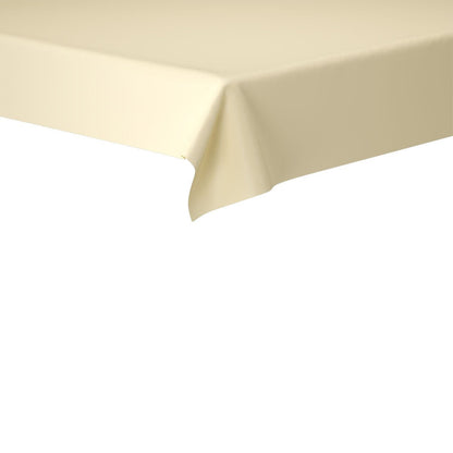 Un prim-plan al colțului unei mese dreptunghiulare cu o față de masă Dunisilk de 118 x 120 cm de la Duni GmbH, în crem deschis sau bej, care servește ca decor de masă de înaltă calitate, pe un fundal alb.