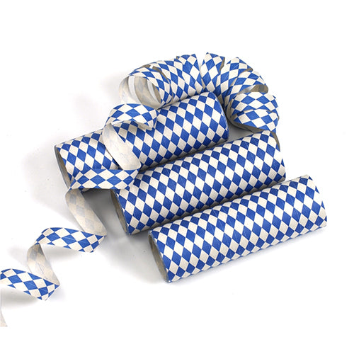 Trei serpetine (de câte 4 m) de la PAPSTAR GmbH cu model în carouri albastru-alb sunt aranjate pe o suprafață albă, una dintre ele fiind parțial desfășurată - ideală ca decorațiune de înaltă calitate pentru orice ocazie festivă.