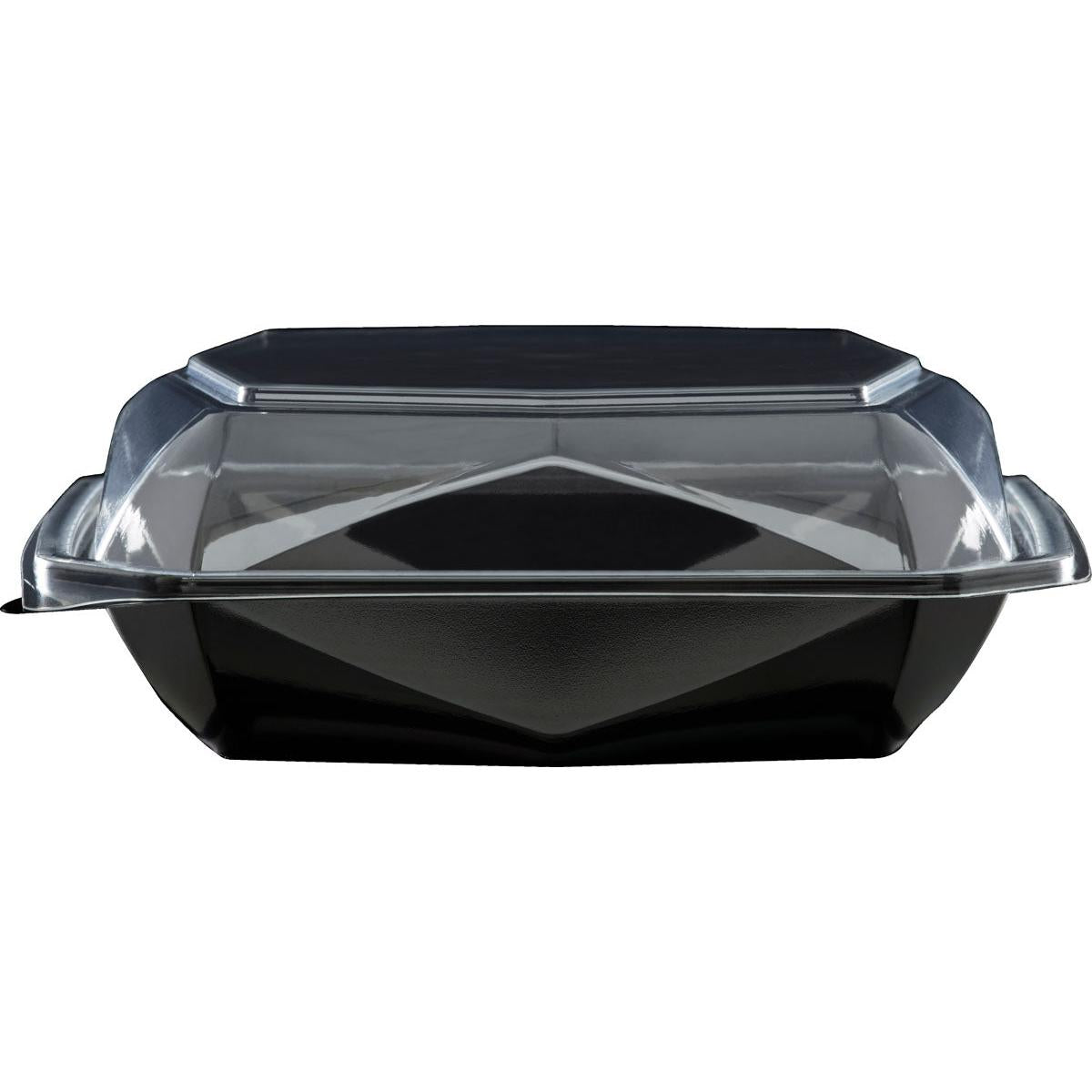 Imaginea arată un recipient Octaview® M Negru / Transparent APET 185x185x70 pentru mâncare la pachet de la Duni GmbH cu un capac clar aplicat pe un fundal alb. Capacului bine fixat subliniază utilizarea ca ambalaj pentru alimente.