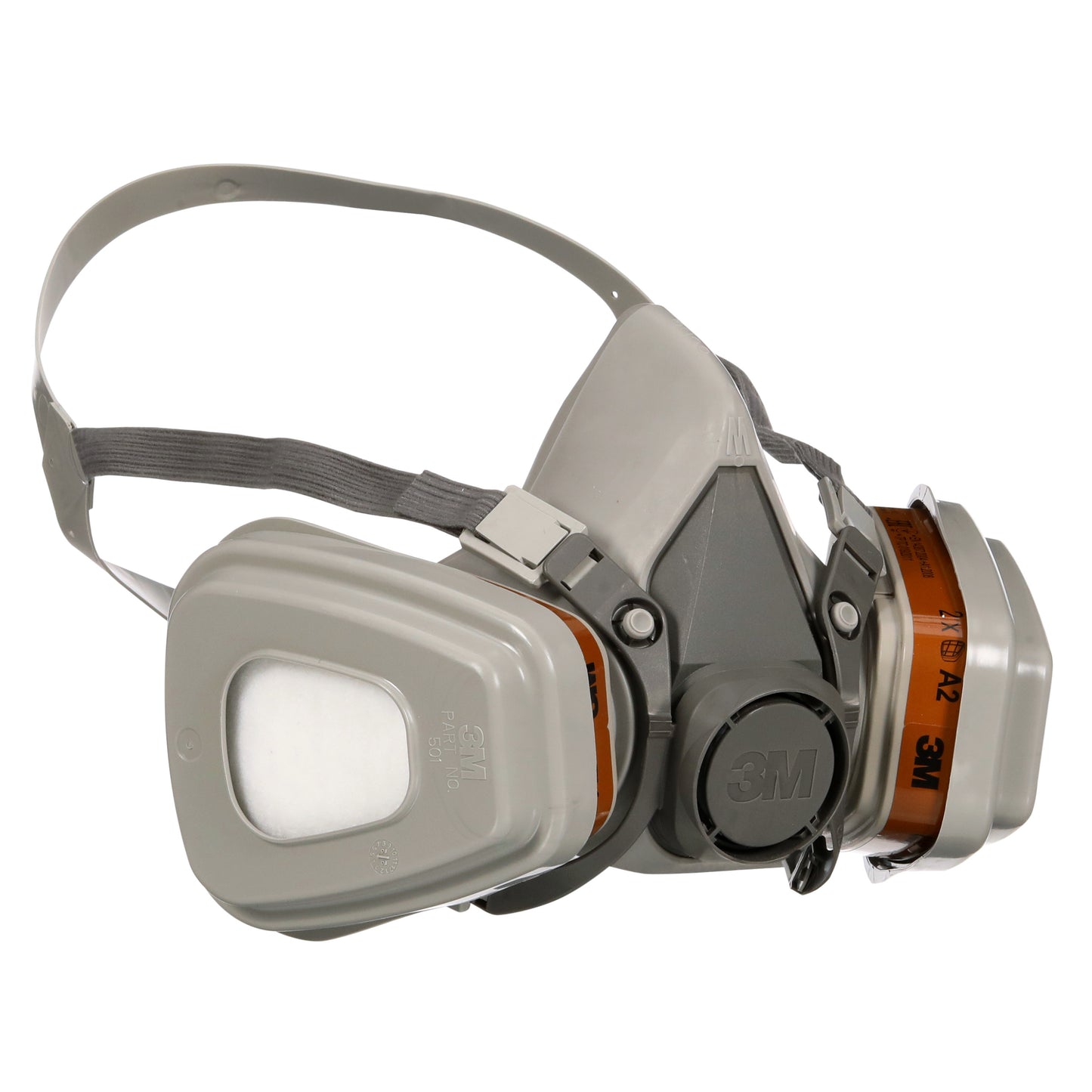 Die 3M™ Atemschutzmaske 6002KIT-1 von 3M Deutschland GmbH ist grau, verfügt über verstellbare Kopfbänder, ein zentrales Ausatemventil und beinhaltet A2P2 austauschbare Filter für organische Dämpfe (1x6200, 2x6055, 2x5925, 2x501).