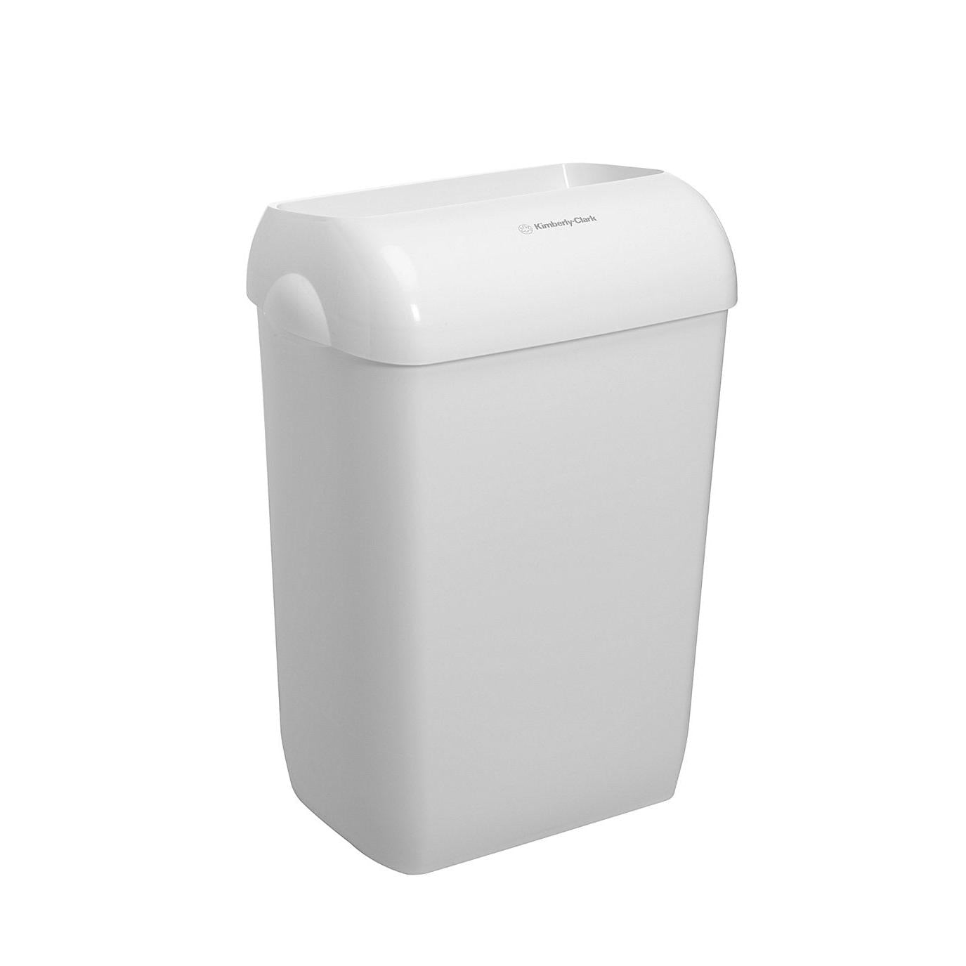 Un coș de gunoi alb Aquarius™ din plastic (mijlociu) de la Kimberly-Clark GmbH cu capac bombat și fanta deschisă, ilustrat pe un fundal monocrom. Setul conține 2 coșuri de gunoi per carton.