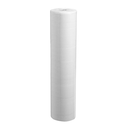 Un singur sul Scott® ESSENTIAL™ - Alb de la Kimberly-Clark GmbH stă vertical pe un fundal simplu alb. Suprafața sa fin texturată subliniază utilizarea igienică în mediile medicale.