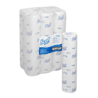 Un pachet de role medicale Scott® ESSENTIAL™ - Alb de la Kimberly-Clark GmbH, cu un sul ambalat individual în față. Ambalajul alb-albastru asigură o soluție igienică, ideală pentru zonele medicale, cum ar fi clinicile.