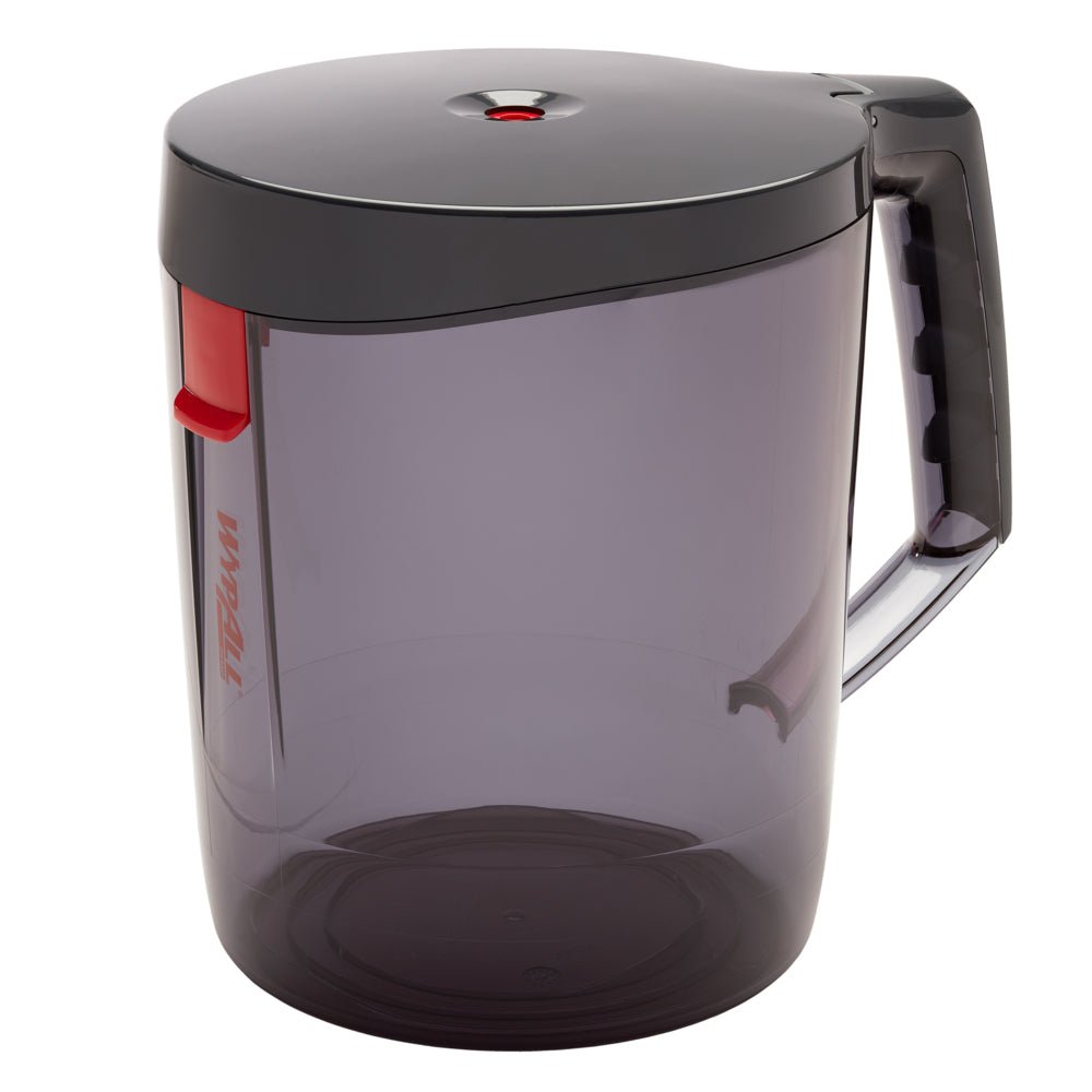 Un WypAll® Reach™ Centrefeed Dispenser de la Kimberly-Clark GmbH - negru, cu mâner mare și buton roșu - este gol pe un fundal alb.