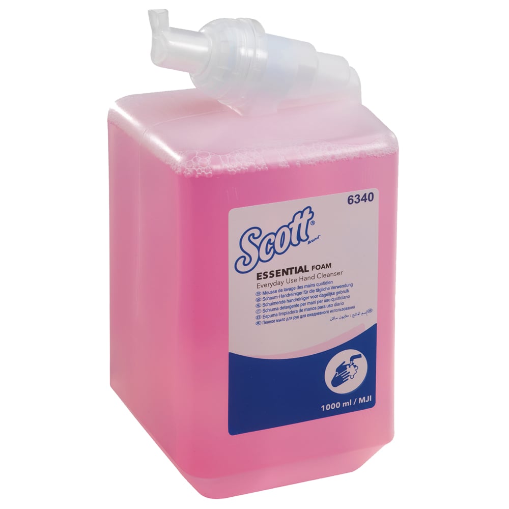 O casetă de săpun spumant de 1 L Scott® Essential™ de la Kimberly-Clark GmbH pentru curățarea zilnică a mâinilor, săpun roz, cu duză de distribuție transparentă și etichetă albastru-alb. Pachet cu 6 cartușe.