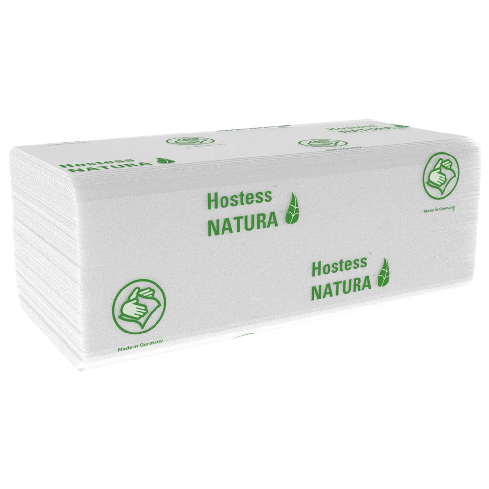 Ein Stapel weißer, gefalteter Hostess™ NATURA™ Handtücher (Kimberly-Clark GmbH), Groß, 20 x 84 Blatt, mit grünem Branding und Daumen hoch Symbol. Made in Germany-ideale Papierhandtücher für öffentliche Bereiche. 20 Päckchen pro Karton.