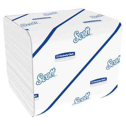 Ein Stapel Scott® Control™ Toilettenpapier im Einzelblattsystem, weiß, 36 x 250 Blatt je Karton von Kimberly-Clark GmbH; sorgt für Komfort und Sauberkeit in jedem Waschraum.