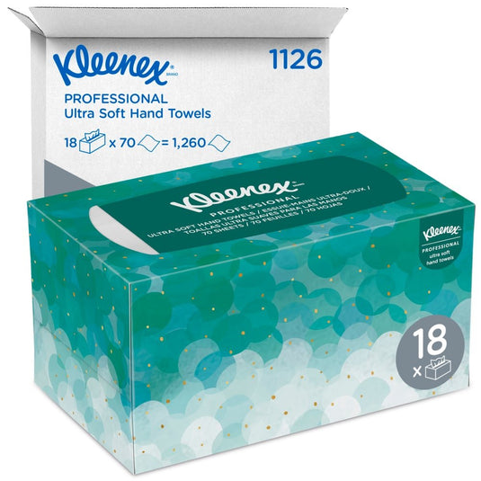 O cutie de șervețele Kleenex® Ultra™ Interfold (albe, de dimensiune medie, 70 de bucăți) de la Kimberly-Clark GmbH este prezentată în fața unei cutii albe de transport pe care sunt inscripționate „1126” și „18 x 70 = 1.260”, în care se află 18 pachete igienice.