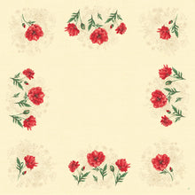 Die Dunicel Mitteldecke 84x84 cm Monique von Duni GmbH hat einen beigen Hintergrund mit roten und rosafarbenen Nelken und grünen Blättern, die eine weiche, umweltfreundliche Blumenbordüre entlang der Ränder bilden, die Mitte bleibt leer. Packung (20 Stück).