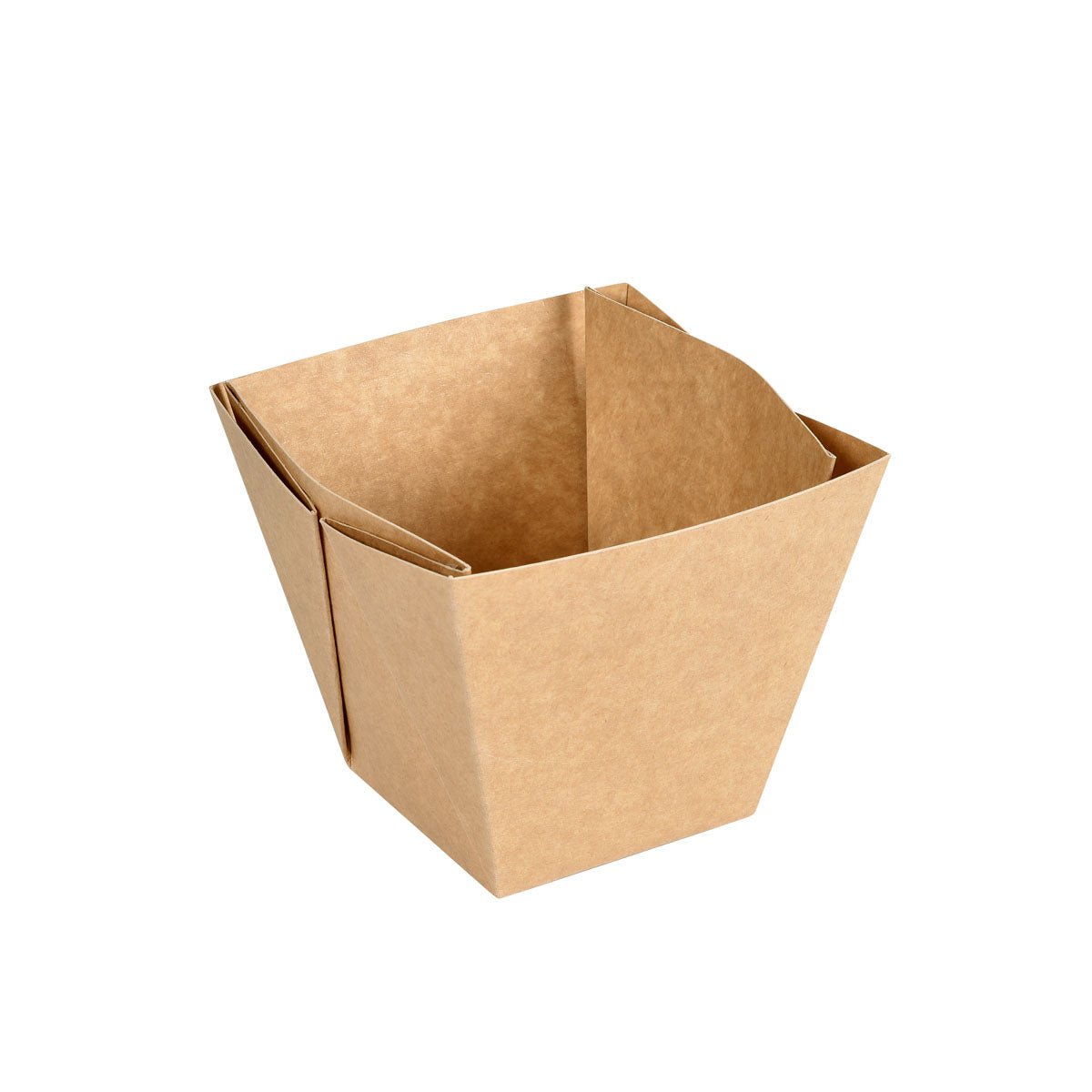 Un recipient de tip Viking Cube High 820 ml din carton maro/PLA de la Duni GmbH (113x113x100 mm) dintr-un pachet de 300 este deschis și gol, prezentat pe un fundal alb.