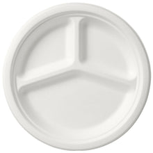 Ein runder, unbeschichteter Teller 3-geteilt ø 26 cm aus weißer Bagasse von Duni GmbH, dreifach unterteilt und umweltfreundlich, auf schlichter Unterlage in der Vogelperspektive fotografiert. Packung: 50 Stück.