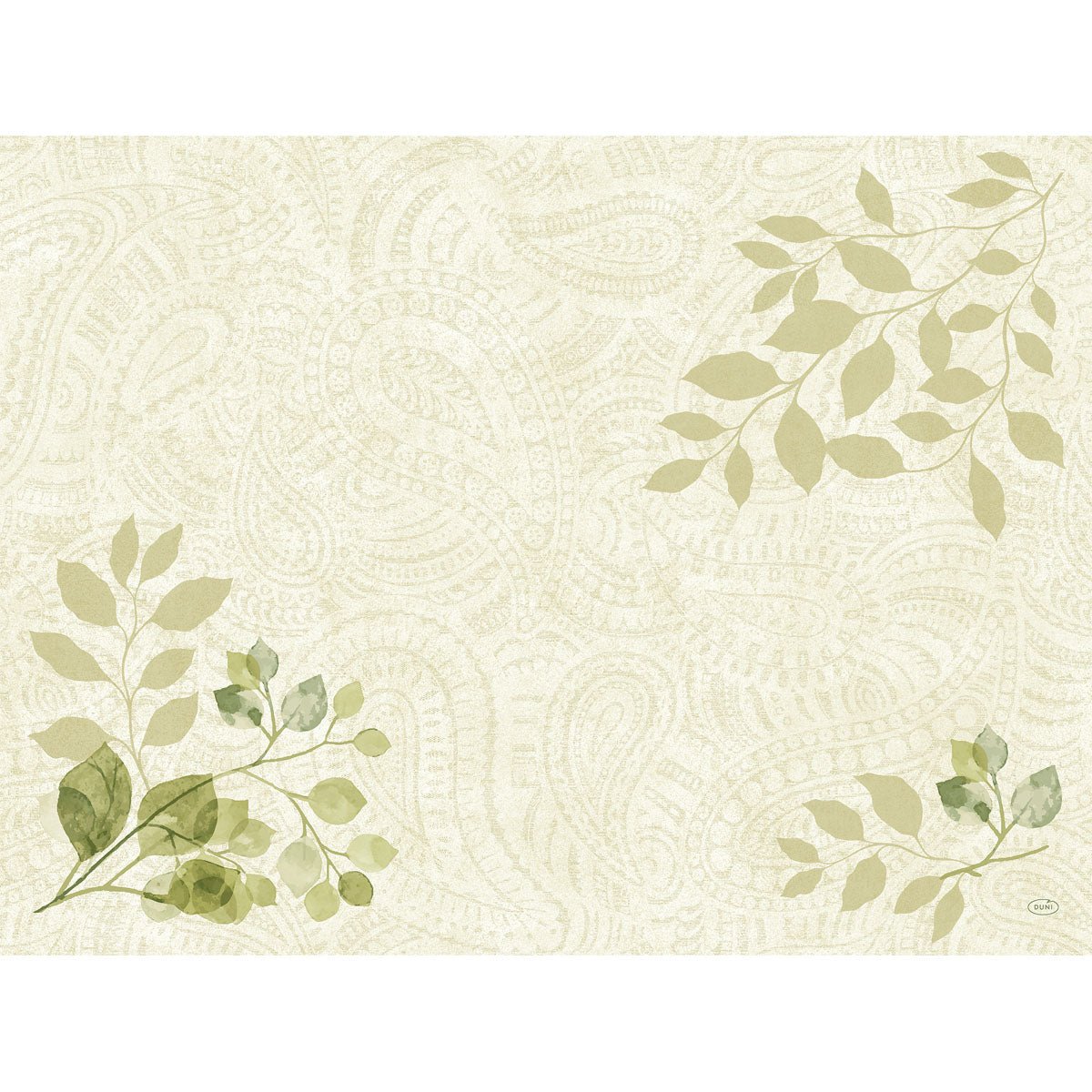 Un fundal bej deschis cu frunze Paisley discrete în verde și olive acoperit împodobește setul Bio-Dunicel 30x40 de la Duni GmbH (pachet de 100 de bucăți), un set de masă biodegradabil cu design botanic.