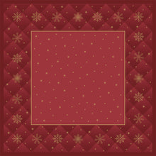 Ein rotes Quadrat mit goldener Umrandung und weihnachtlichen Schneeflocken - ideal, um Ihre Duni GmbH Bio-Dunicel-Mitteldecke 84x84cm Rhombus bordeaux (20 Stück) als nachhaltigen Tischbelag für die Feiertage zu verwenden.